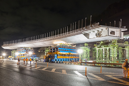 大型搬送車架設工法